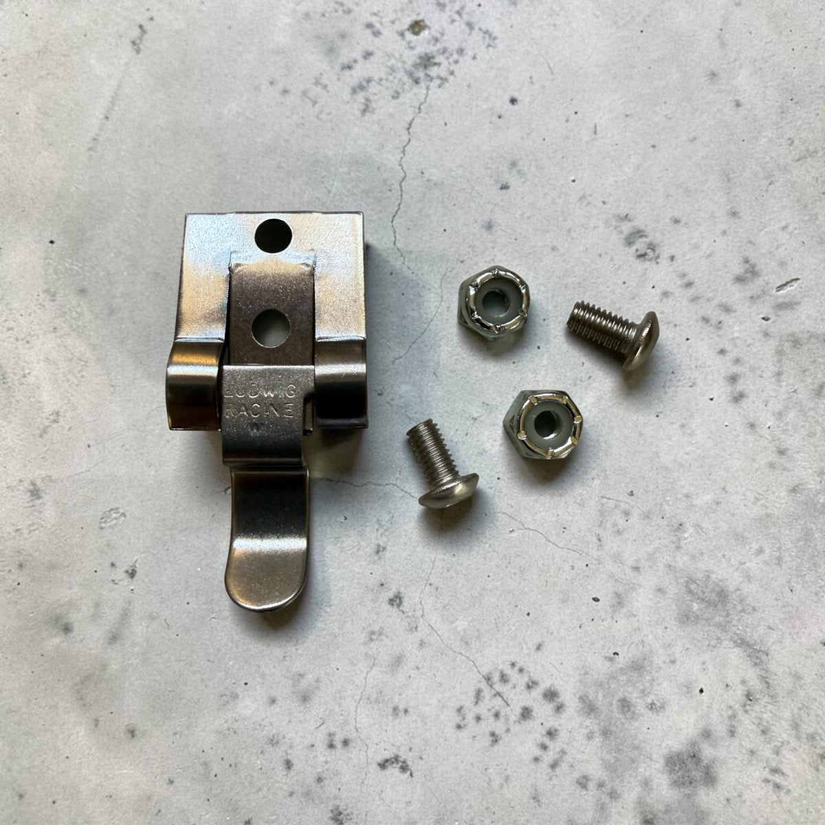 Crap-Pipe lid latch